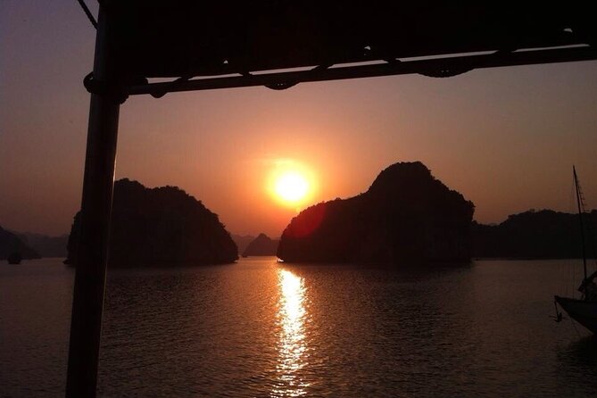 Halong Bay Cruise With Cave, Kayaking, Swimming - Buffet Lunch - Meeting the timing: how the whole 12-hour arc stays manageable