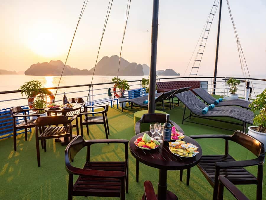 Halong Bay: Day Cruise with Caves, Kayaking & Sunset Party - Sailing the Bay: What You’ll Notice from the Water