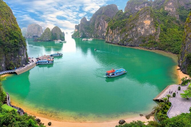 HaLong Bay Day Cruise with Kayaking, Swimming, Hiking and Lunch - Service and organization: what good looks like on a long day