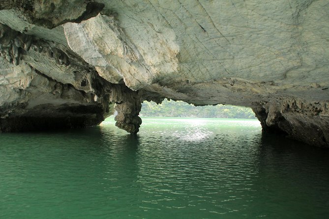 Halong Bay Day Tour: 4 hour cruising, caving, kayaking & lunch - Caves in Halong Bay: Thien Cung and Dau Go