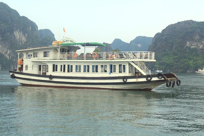 Halong Bay Day Tour: 4 hour cruising, caving, kayaking & lunch - Kayaking Near Fishing Villages and a Tunnel Highlight