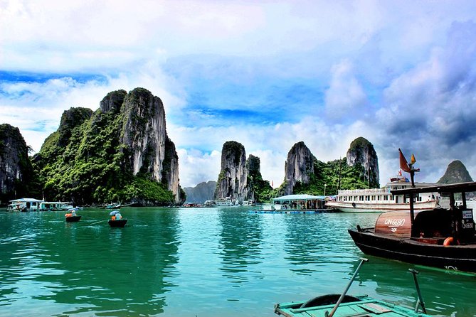 Halong Bay day tour 4 hours Cruise from Hanoi city - Ba Hang Fishing Village: Bamboo Boat vs Kayak Choice