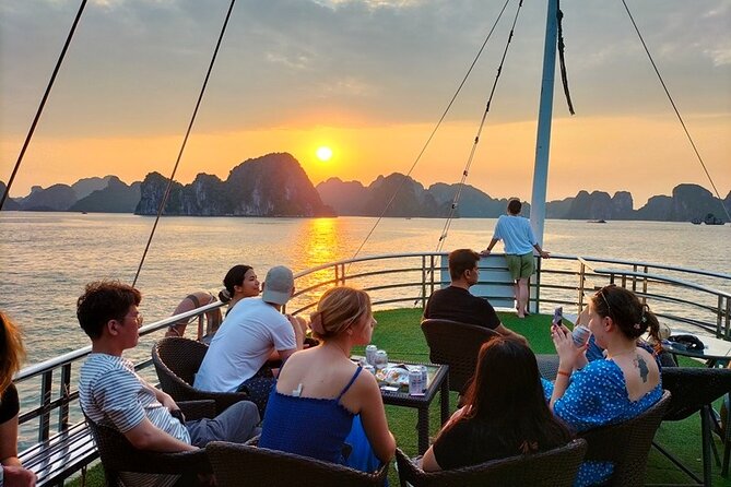 Halong Bay Day Trip 6hour: Buffet Lunch,Limousine bus,small group - Hang Luon Cave: where kayaking fits naturally