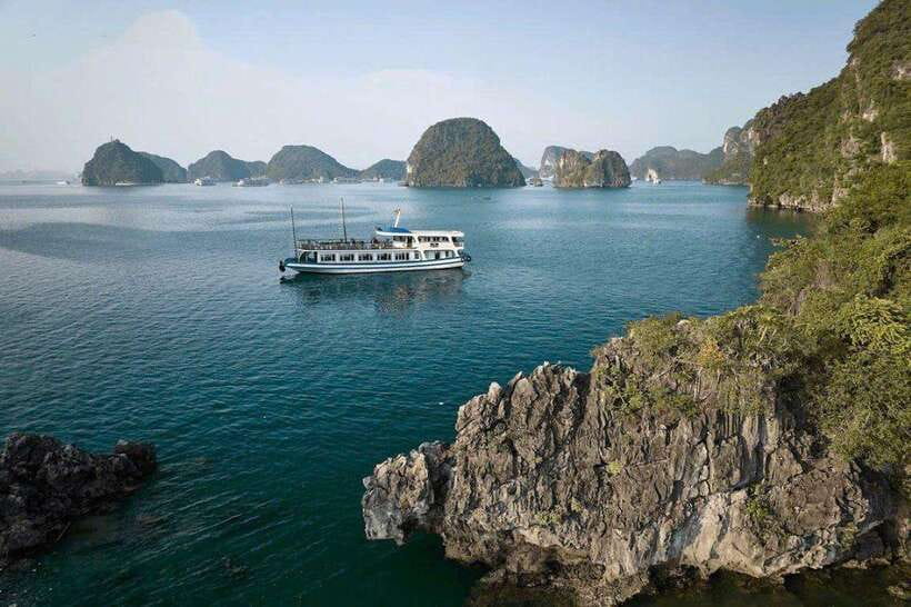 Halong Bay: Full-Day 4-Star Experience with Kayaking - Sung Sot Cave: where the walking is real and the payoff shows