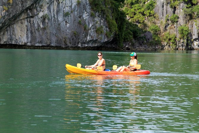 Halong bay Full Day Cruise trip: kayaking, surprise cave, titop island, lunch - Cruising Ha Long Bay for 5 Hours: The Rhythm of the Day