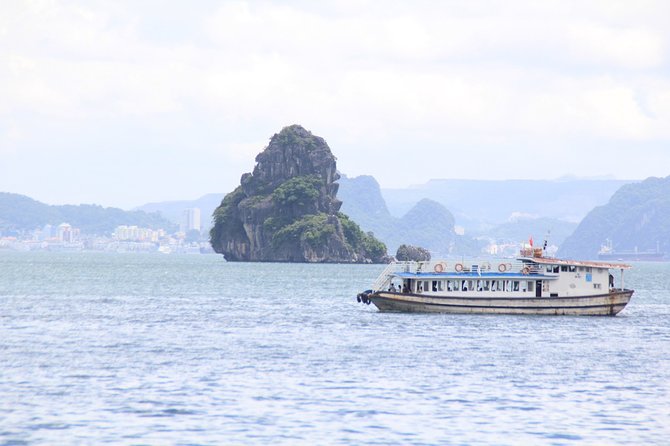 Halong bay Full Day Cruise trip: kayaking, surprise cave, titop island, lunch - Crowds, Water Quality, and What You Can Do About It
