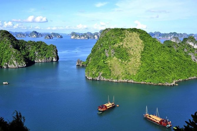 Halong Bay Full Day with Kayaking, Hiking viewpoint, Cave - Deluxe To Luxury - When the day feels rushed: crowds, timing, and the reality of popularity