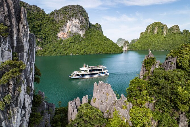 Halong bay Luxur Cruise Day trip: Buffet lunch & Limousine bus - The big picture: what this Halong Bay day trip does well