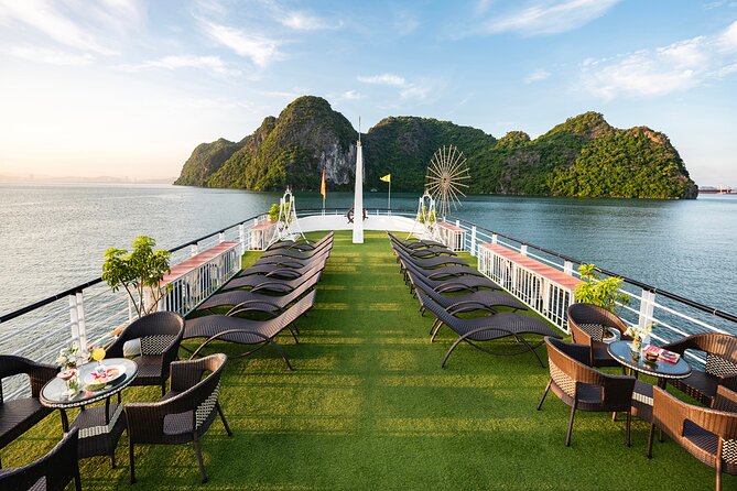 Halong bay Luxur Cruise Day trip: Buffet lunch & Limousine bus - Getting from Hanoi to the bay: the limo bus and the pickup window