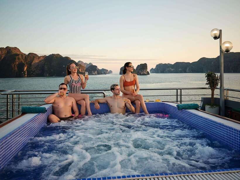 Halong Bay Luxury Cruise: Kayak&Swim,Cave, Party BEST SELLER - Luon Cave by kayak or bamboo boat: choosing how close you get