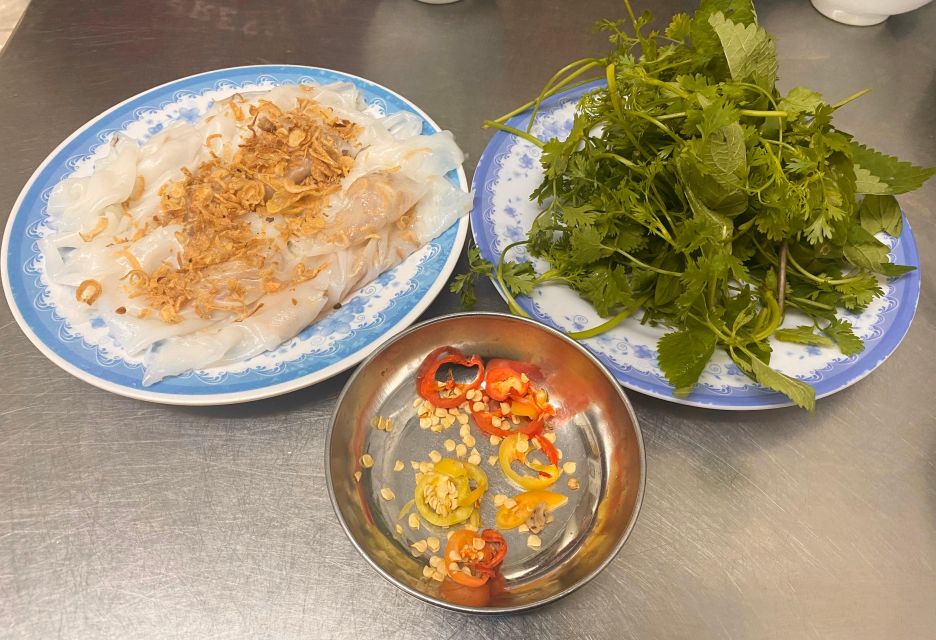 Halong Bay Luxury Cruise: Kayak&Swim,Cave, Party BEST SELLER - Sunset party on the sundeck: the day’s payoff snacks and photos