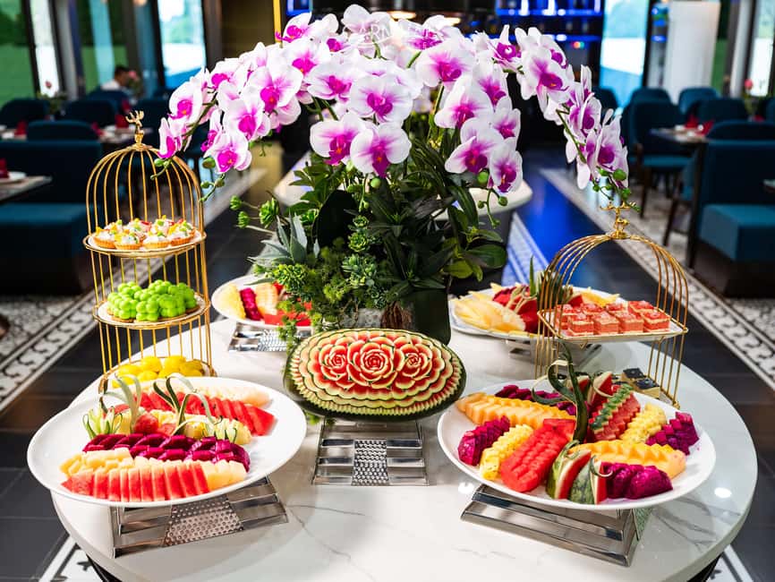 Halong Bay: Luxury Day Cruise w/ Pool, Kayak, Free Transfer - World Heritage Sights: Fighting Chicken and Incense Burner Islets