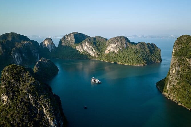HALONG BAY LUXURY IRIS CRUISE DAY TRIP-BEST SELLER: Kayak, Music - Timing and Getting There: Hanoi Pickup vs. Departing from Halong