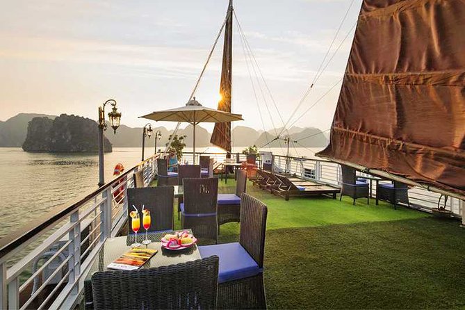 Halong Bay Tours 2 Days 1 Night on 5 Star Cruise (BEST CHOICE) - Day 1: Classic Junk Time and Surprise Cave