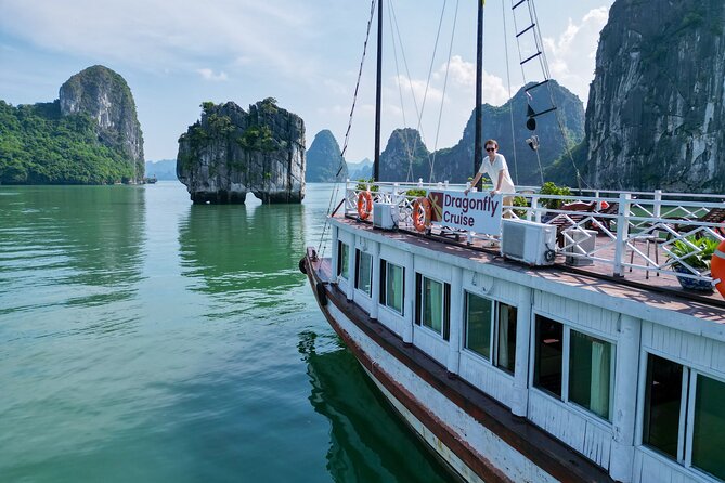 Halong Islands, Caves, Kayak, Lunch day tour w Dragonfly Cruise - Ba Hang Kayak or Bamboo Boat: 45 Minutes at Water Level
