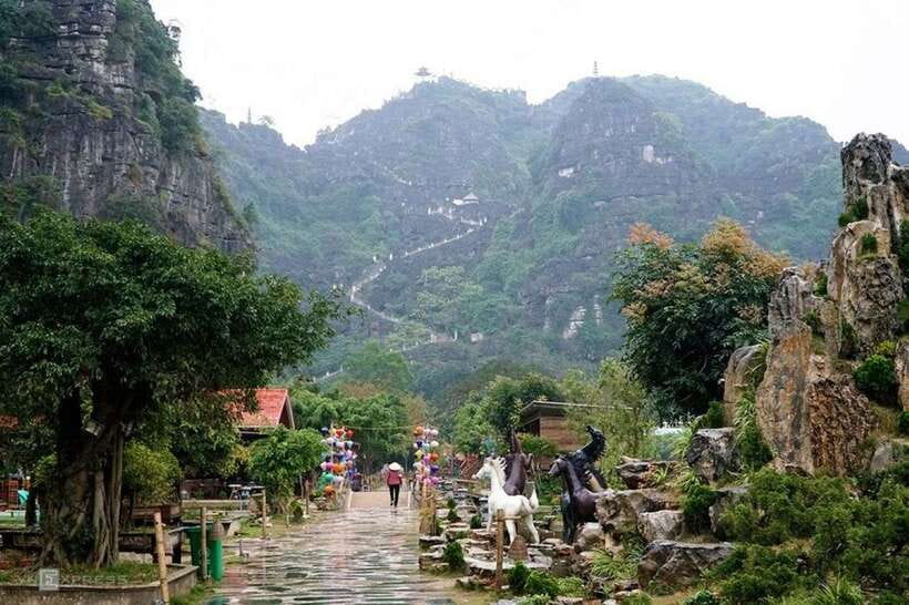 Hanoi: 3-Day Ninh Binh & HaLong Bay 5-Star Cruise - Lan Ha Bay caves and the onboard rhythm: Dark and Light Caves, kayaking, cooking, Tai Chi, sunset