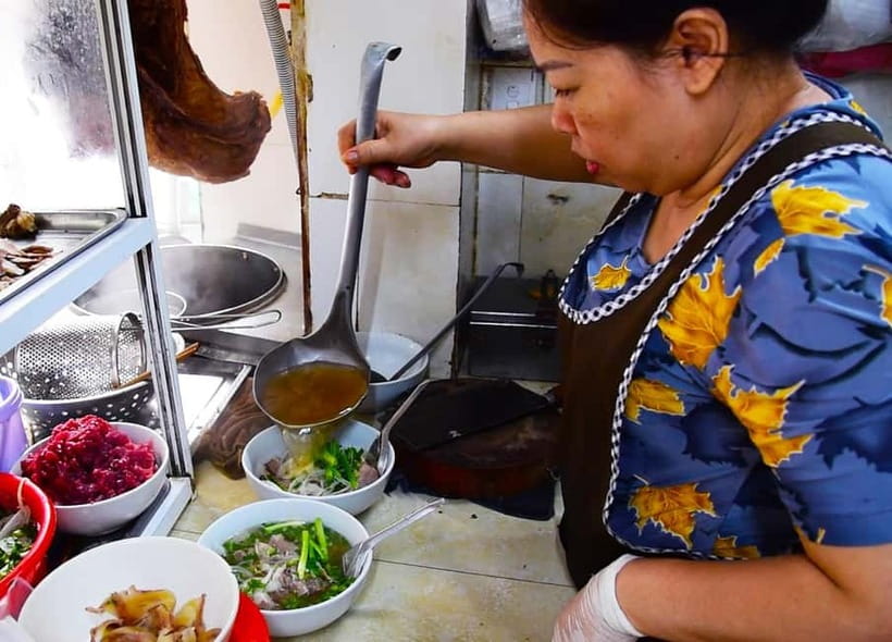 Hanoi: A culinary stroll in private & in French - Entering Hanoi’s Old Quarter the Right Way: Market First, Street Second