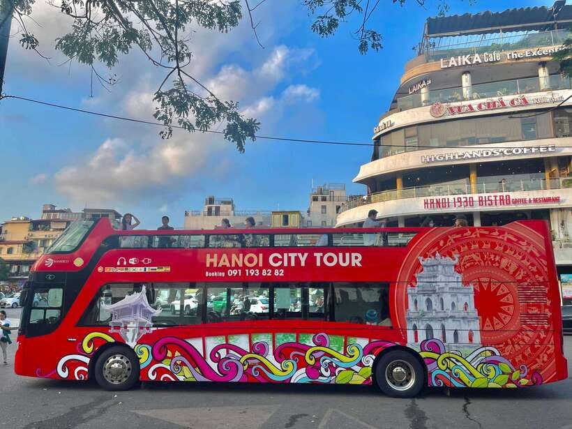 Hanoi: Centuries of Highlights in 1 Hour by Open-Top Bus - Getting On the Bus: Non-Stop Loop Means One Chance