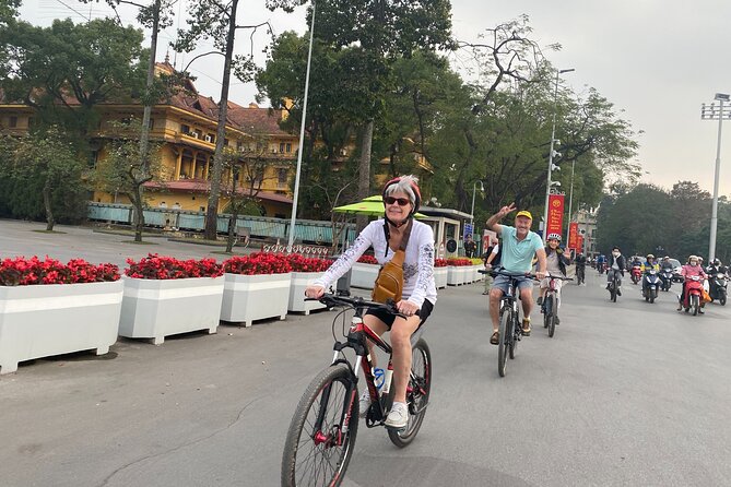 Hanoi City Bike Tour through Banana Island & Food Tasting - Banana Island on two wheels: a slower local-feeling stop
