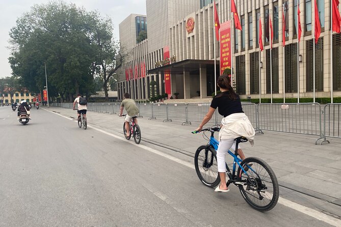 Hanoi City Bike Tour through Banana Island & Food Tasting - Old Quarter alley rides: narrow streets, real movement