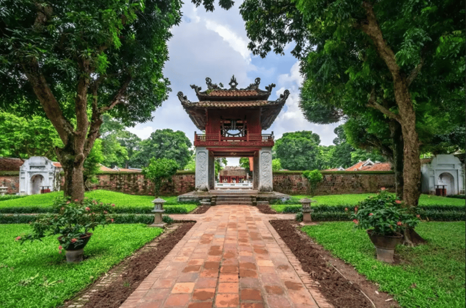 Hanoi City Half Day - A City Saves Traditional Beauties - Old Quarter orientation: Đống Xuân, Tạ Hiện, and how markets shape the day