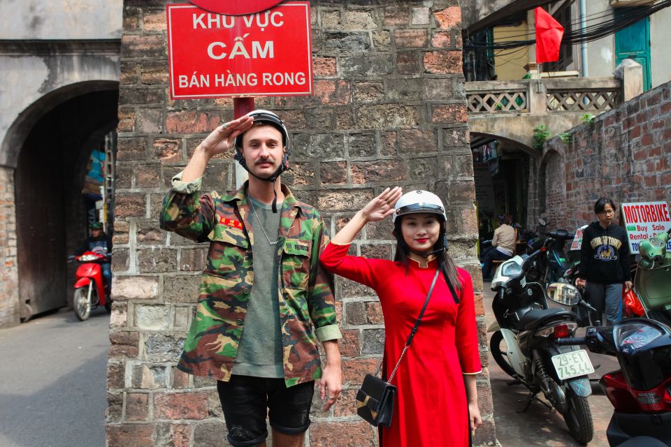Hanoi: City Sightseeing Motorbike Tour - Safety and comfort: helmets, English guides, and how the ride stays doable