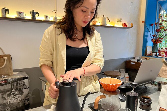 Hanoi Coffee Experience: 6 Brews, 9 Recipes & 3 Liquor Tastings - Liquor tastings and the coffee cocktail twist