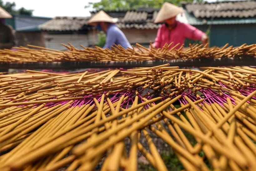 Hanoi: Conical Hat Village & Incense Village SMALL GROUP - From family workshops to a factory in Quang Phu Cau incense village