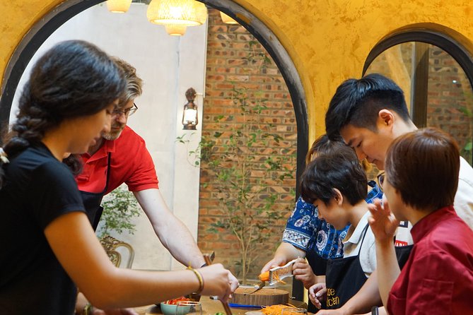 Hanoi Cooking Class in Hidden Villa with Free Pick-Up - Market stop: choosing ingredients like a Hanoi cook