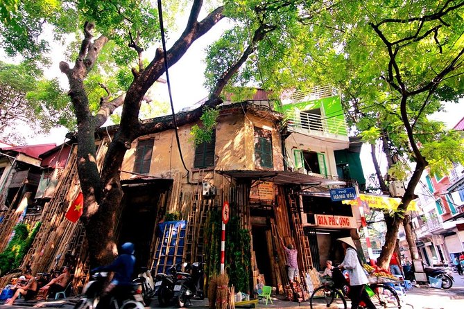 HANOI CULTURAL DISCOVERY TOUR ( "5 in 1" 4 hours - Special Package!) - Stop 3: Hanoia Ma May and the shopping time that doesn’t feel random