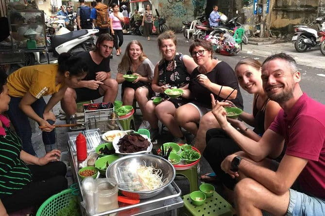 Hanoi Customized Street Food Walk with Train Street Experience - Duờng Tau (Train Street): the 45-minute trackside drink
