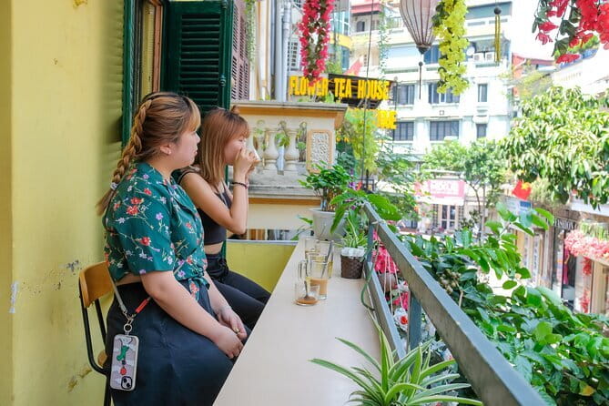 Hanoi Cyclo and Street Food Tour - Hanoi Moi and the old-tree newspaper spot: history you can see up close