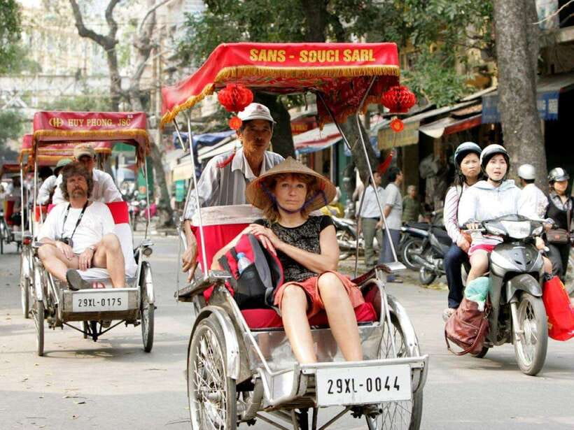 Hanoi: Cyclo the Old Quarter and Egg Coffee Tour - Hoan Kiem on foot: where French Colonial details meet local monuments