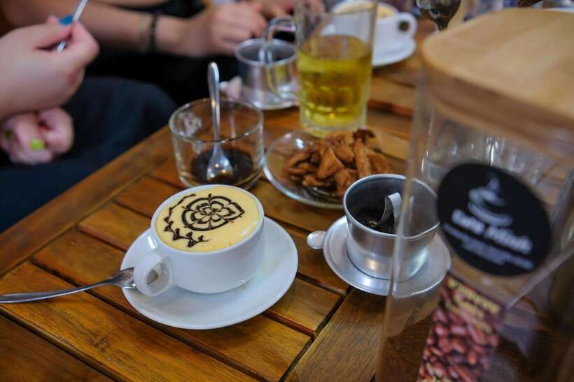 Hanoi: Cyclo the Old Quarter and Egg Coffee Tour - Bun cha and the “stay a while” mindset