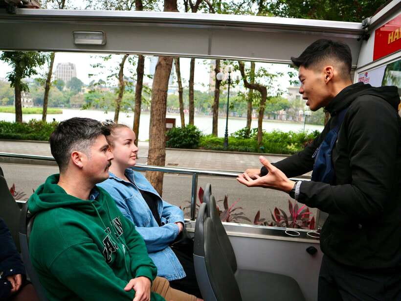 Hanoi Exclusive Craft Beer Bus: Cultural Sightseeing Tour - Dong Xuân Market: shopping with a cold beer, not a hard sell