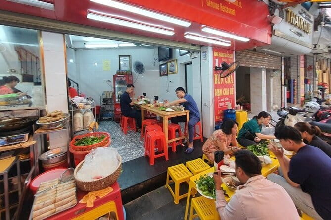 Hanoi Famous Michelin Guided Street Food Tour - A Hanoi street-food walk that actually makes the city click