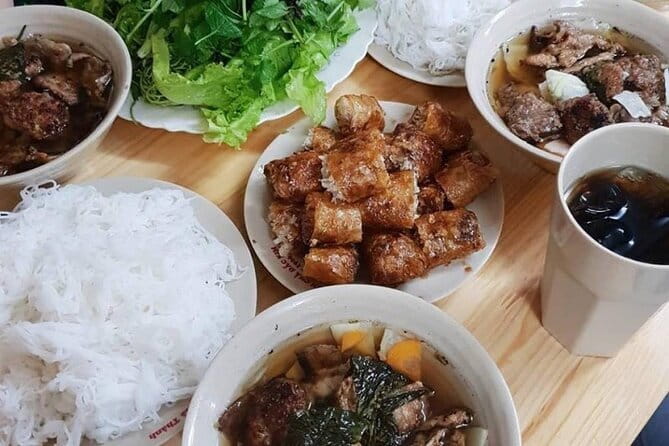Hanoi Famous Michelin Guided Street Food Tour - Stop 1: Phở Gà Nguyệt and the point of chicken pho