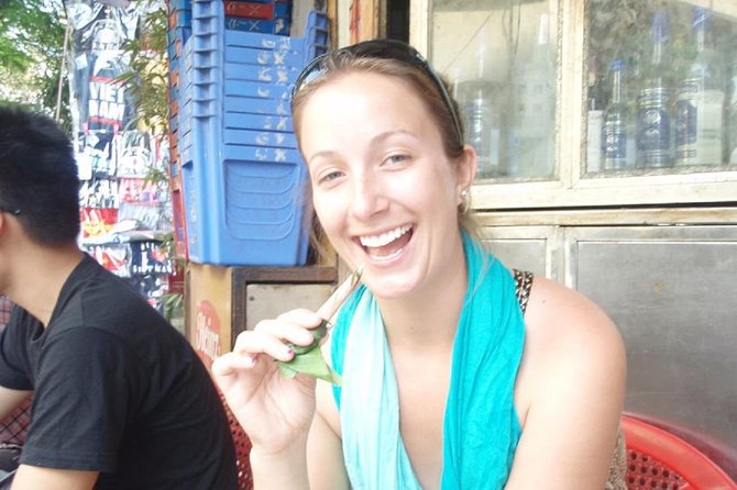 Hanoi Food on Foot: Walking Tour of Hanoi Old Quarter - The 3-Hour Route: From Street Trades to Eat-as-You-Go Bites