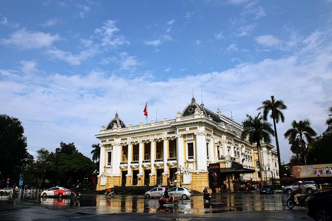 Hanoi French Quarter: Coffee and Stories - Stop 3: Chua Ba Da on a Busy Street