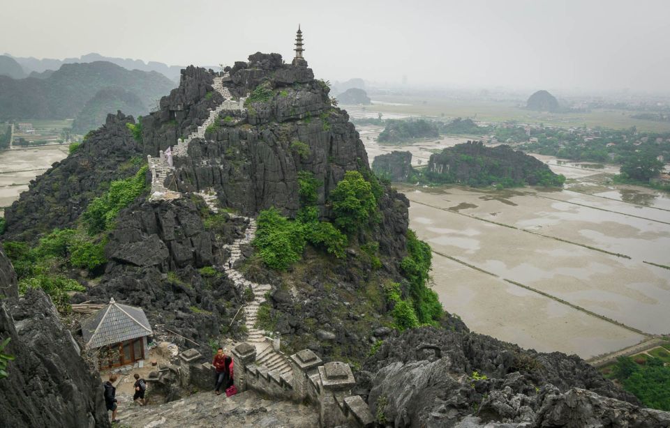 Hanoi: Full Day Guided Tour of Hoa Lu, Trang An, Mua Cave - Mua Cave (Dancing Cave): the climb that pays off over Tam Cốc