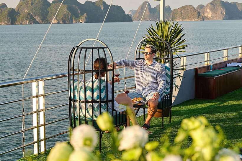 Hanoi: Full-Day Halong Bay 5-star Cruise with Kayak & Buffet - Titop Island: Swim at the Crescent Beach or Hike for Panoramic Views