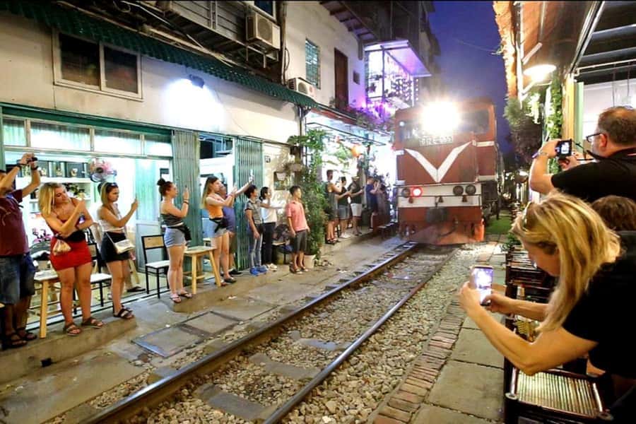 Hanoi: Guided City tour - Discover the Heart of Vietnam - Temple of Literature and Hoa Lo Prison: learning and remembering