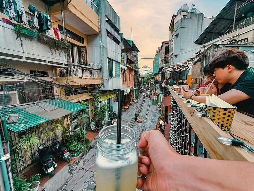 Hanoi: Guided Food Tour with Train Street Visit - Walking the Old Quarter with real local momentum
