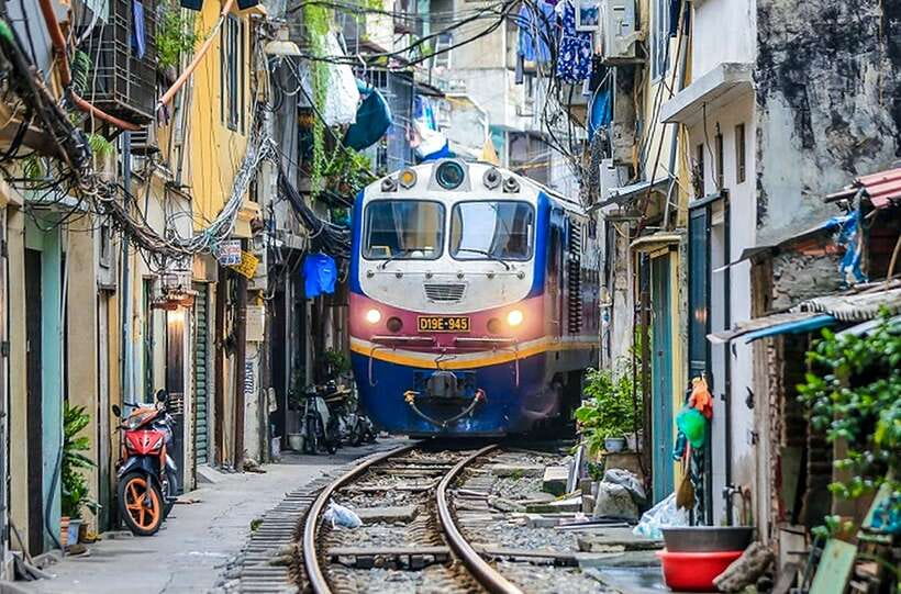 Hanoi: Guided Food Tour with Train Street Visit - Bun Cha stop: smoky pork and fish sauce comfort