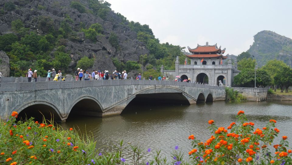 Hanoi: Guided Full-Day Hoa Lu, Trang An and Mua Cave Tour - Bike Around the Local Village: everyday life at a human speed