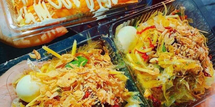 Hanoi: Guided Street Food Tour for small groups - The Old Quarter setting: sidewalk tables, real pacing, and better photos