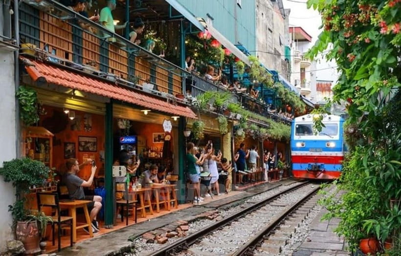 Hanoi: Guided Street Food Tour with Tastings - Why this Hanoi street-food tour feels like local life, not a food hunt