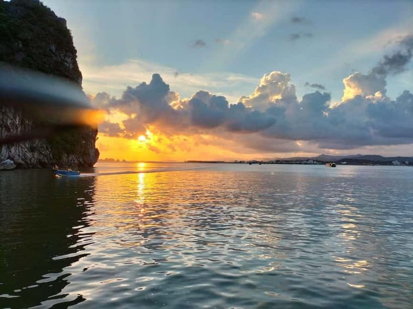 Hanoi-Ha Long 1D: Caves, Islands, Kayak, Lunch & Small Boat - The drive in: highway views, a pearl farm stop, then Ha Long Bay opens up