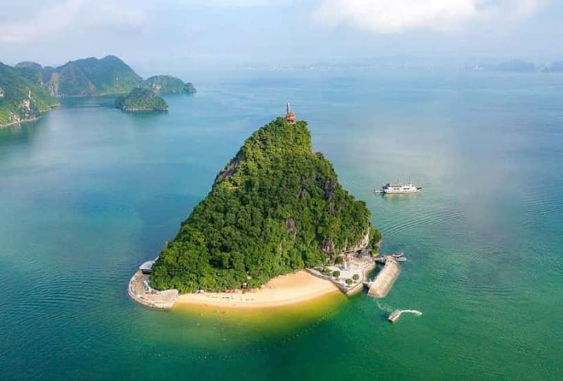 Hanoi-Ha Long 1D: Caves, Islands, Kayak, Lunch & Small Boat - Lunch on the cruise: simple, filling, and built for your day