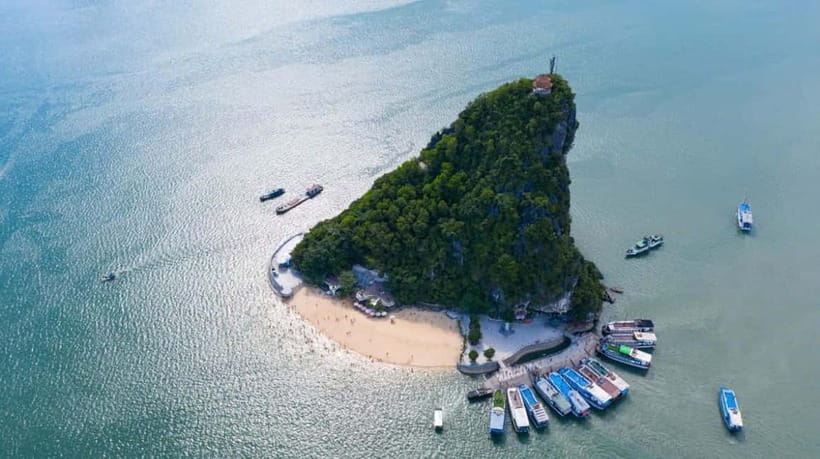 Hanoi-Ha Long 1D: Caves, Islands, Kayak, Lunch & Small Boat - Sunset party: red wine, tea, cookies, and fruit